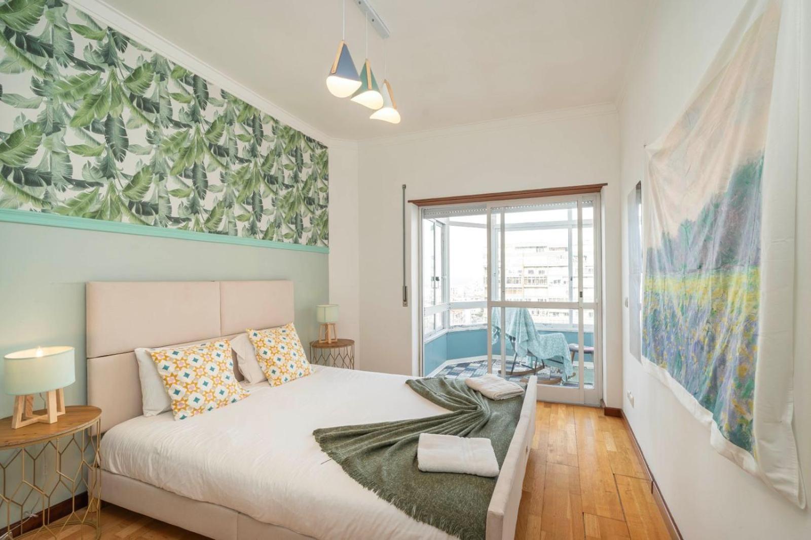 Cozy Apartment In Central Almada W Swing Chairs Exterior photo