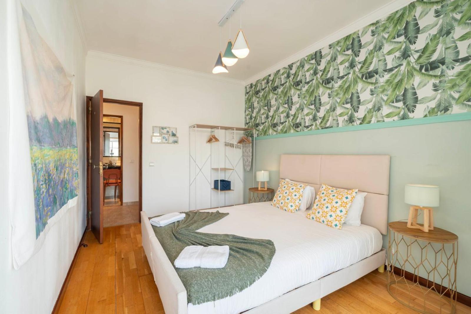 Cozy Apartment In Central Almada W Swing Chairs Exterior photo