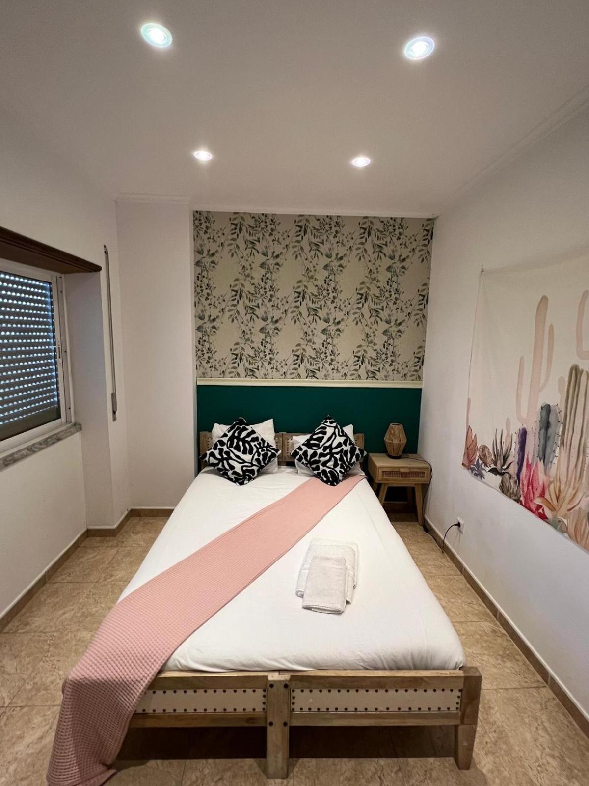 Cozy Apartment In Central Almada W Swing Chairs Exterior photo